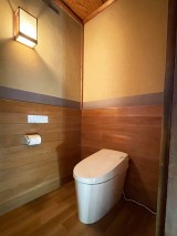 落ち着きある和風のトイレー最新タンクレストイレにお取替え