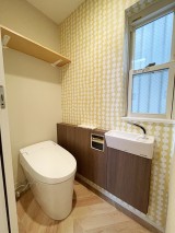 シンプルでコンパクトな「サティスS」で自分好みのトイレ空間へ　目黒区K様邸