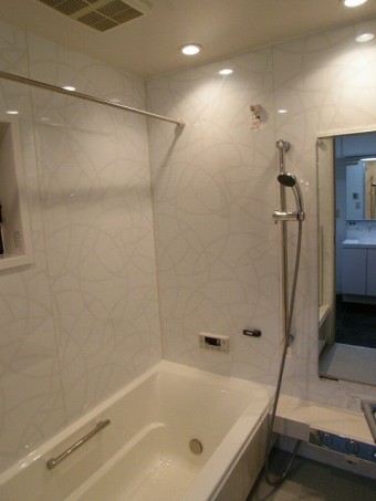 浴室はINAXの「ラ・バス　テイスト」