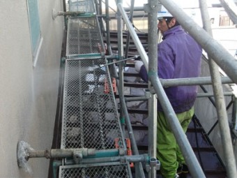 外壁のホコリなども高圧洗浄で洗い流します。