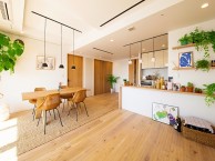 シャビーシックでフレンチカフェ風のＬＤＫ