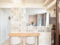 アクセントタイルで魅力的なキッチンに