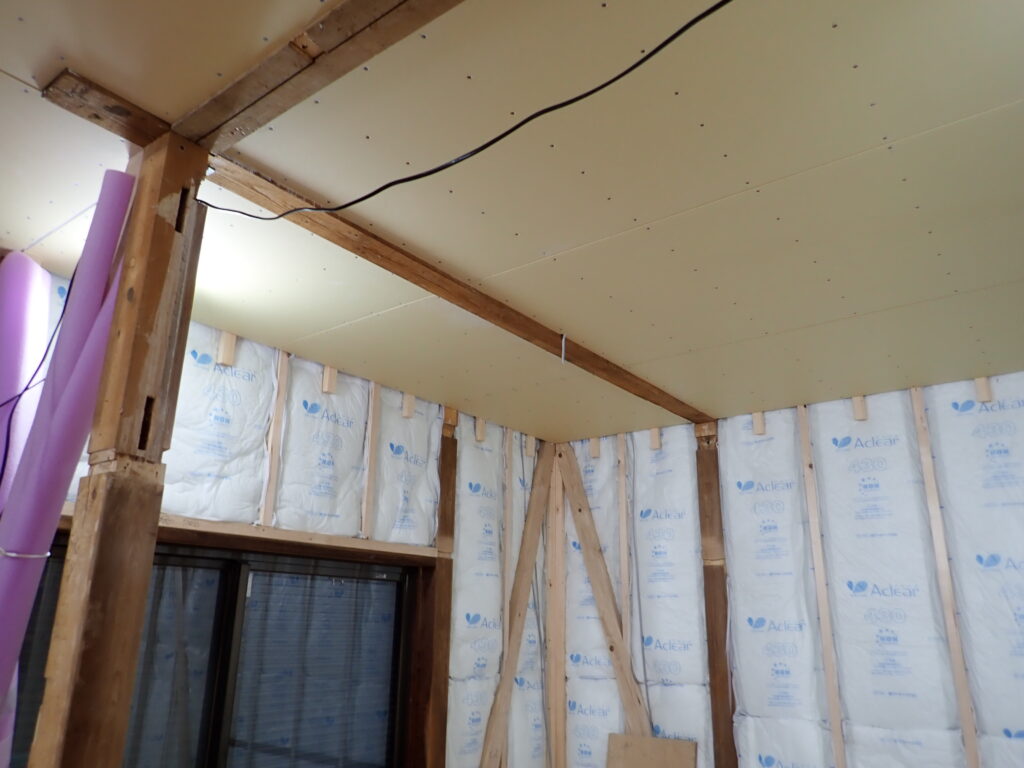 1階天井ボード貼