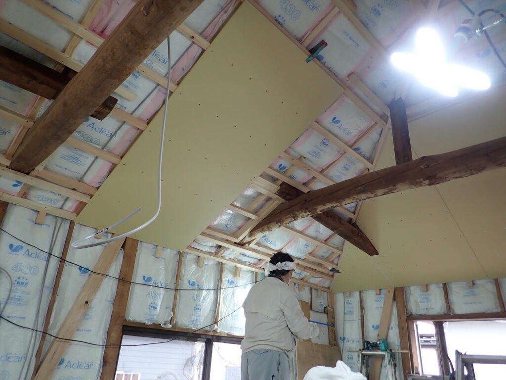 2階天井ボード貼