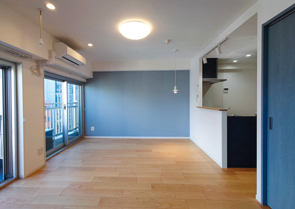 都心のビンテージマンションに新たな価値を。色と光あふれる、ひろびろワンルームへ　目黒区I様邸