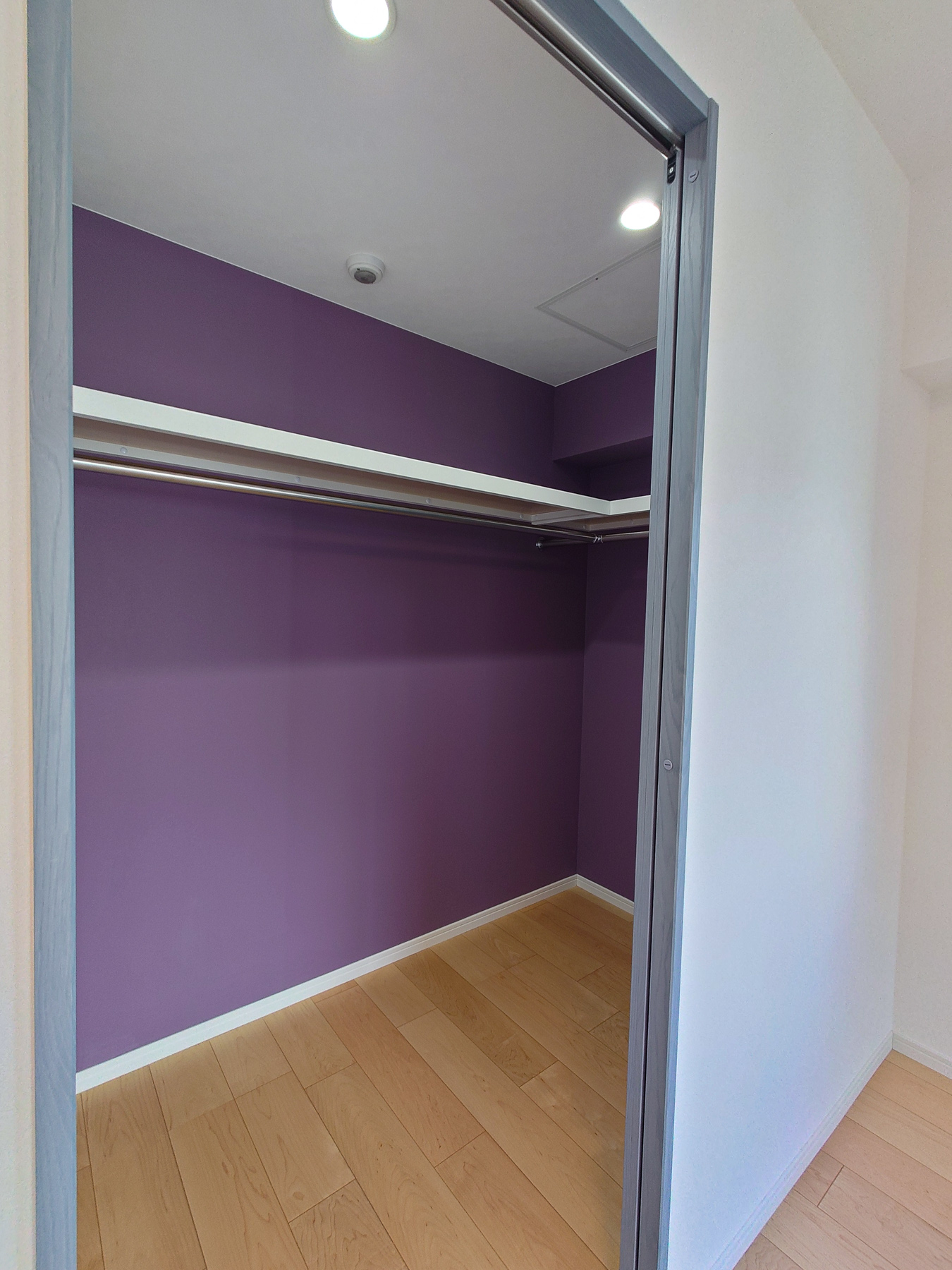 都心のビンテージマンションに新たな価値を。色と光あふれる、ひろびろワンルームへ　目黒区I様邸