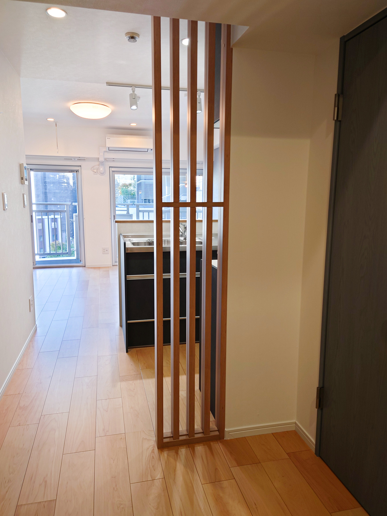 都心のビンテージマンションに新たな価値を。色と光あふれる、ひろびろワンルームへ　目黒区I様邸