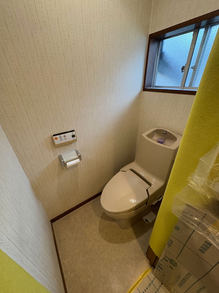 TOTO「ネオレストAS」手洗器付きで動線も美しく整う上質な空間　新宿区S様邸