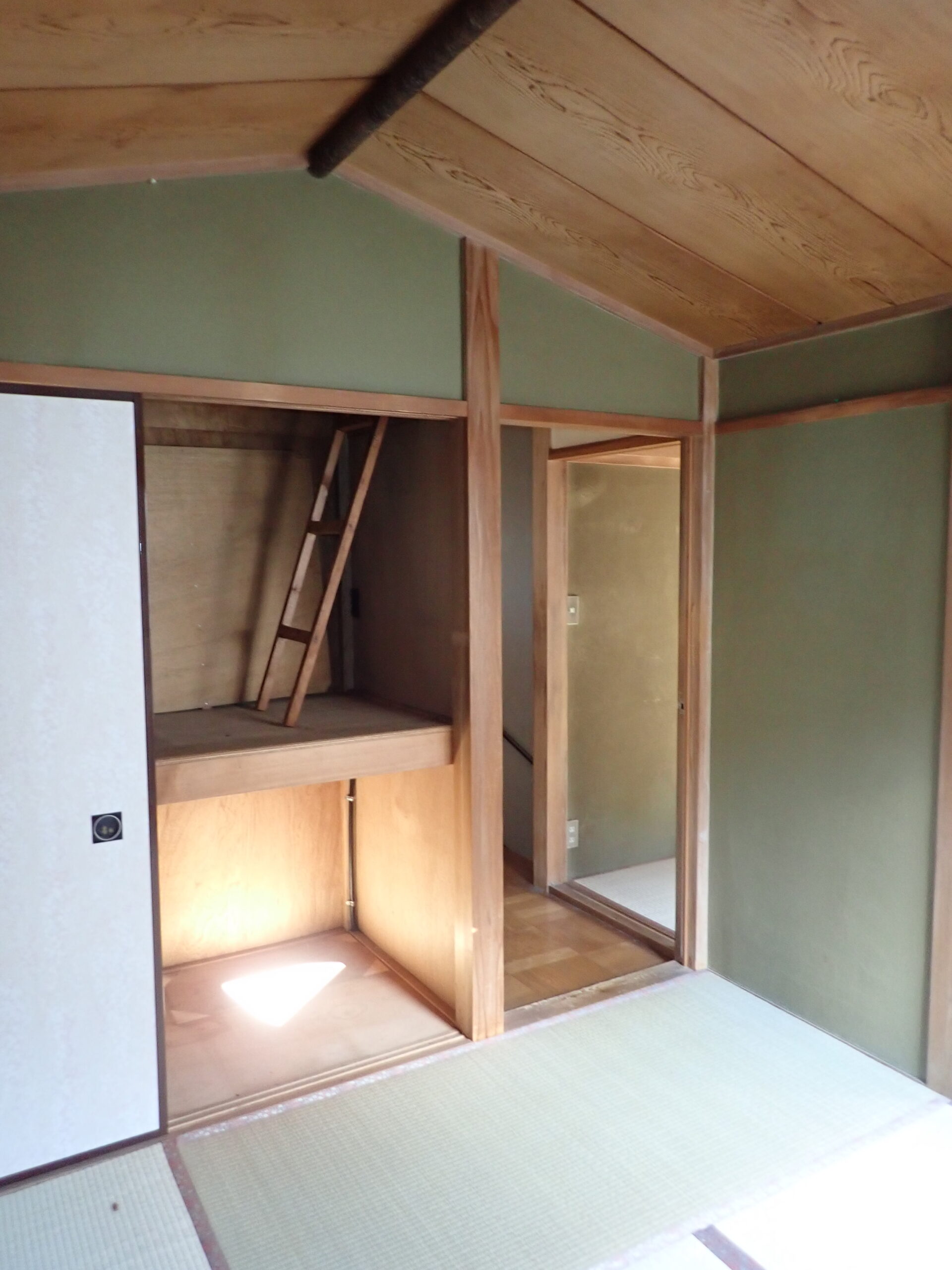 日本家屋の梁を活かし魅せる、天井リフォーム工事 世田谷区K様邸