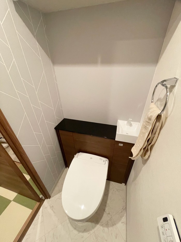 タンク付トイレからスッキリ収納一体型トイレに　世田谷区T様邸