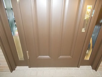 木製玄関ドアの塗装工事