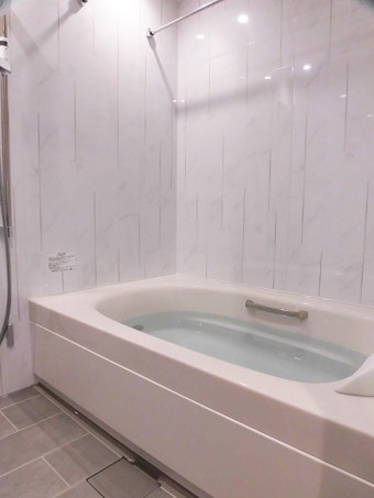シンプルかつ高級感の漂う浴室へ　LIXIL スパージュにお取替え