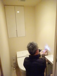 淡いグリーンのクロスで明るく優しい雰囲気のトイレに　川崎市中原区K様邸