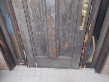 木製玄関ドアの塗装工事