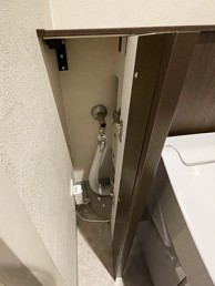 爽やかなグリーンの壁紙と実用性の高いキャビネットで充実トイレ空間へ　川崎市中原区S様邸　