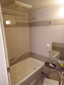 入浴後のくつろぎTIMEに、浴槽も床も自動洗浄　港区O様邸