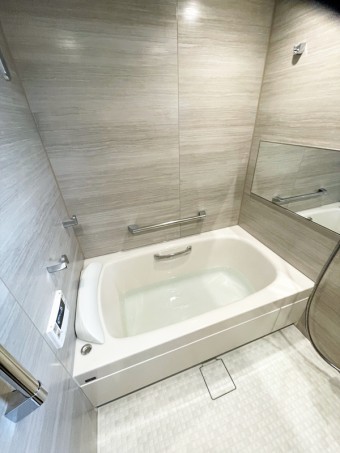 極上のリラックス姿勢のグランフィット浴槽でくつろぎの空間を　世田谷区T様邸