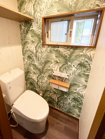 爽やかなグリーンが美しいボタニカル調トイレ　品川区O様邸