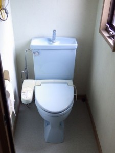 壁を補強し安心の手すり付のトイレへ　TOTO GG-800